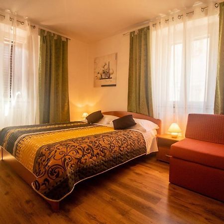Guest House Franko Bale Zewnętrze zdjęcie